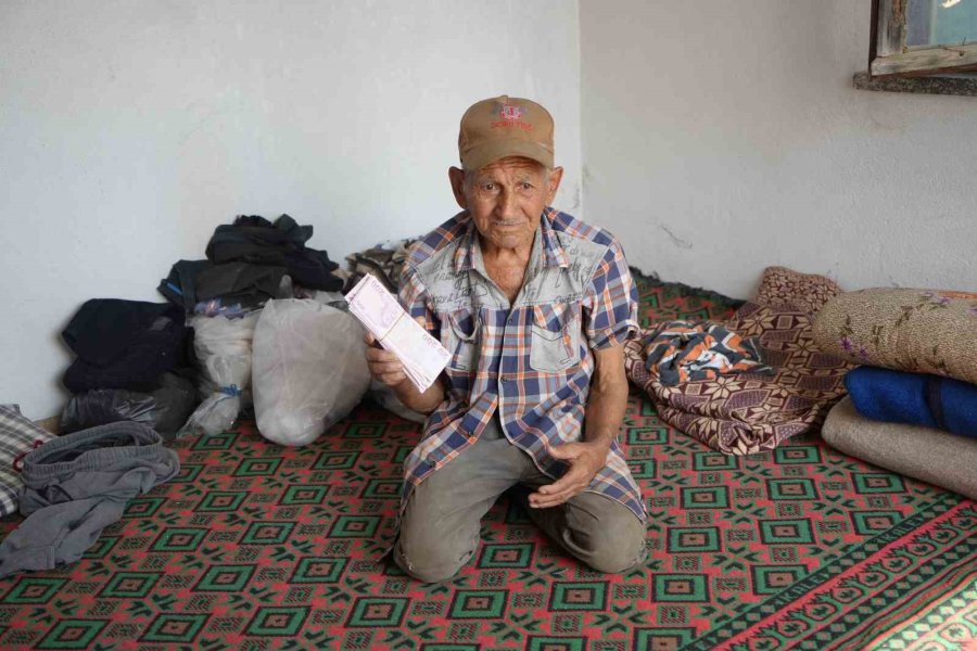 Evde Biriktirdiği Paraları Yangında Kaybetti, İmdadına Merkez Bankası Yetişti