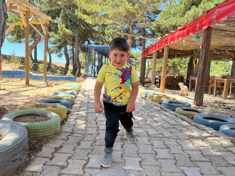 5 Yaşındaki Candaş Efe, Topuk Kanından Erken Teshisle Sağlıklı Büyüyor