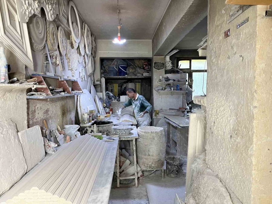 37 Yıldır Alçıyı Sanat Eserine Dönüştürüyor