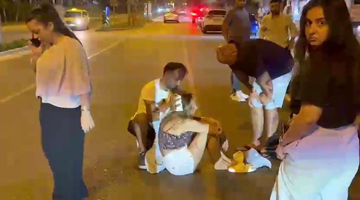 Turistleri Taşıyan Transfer Aracı Turistin Kullandığı Motosiklete Çarptı