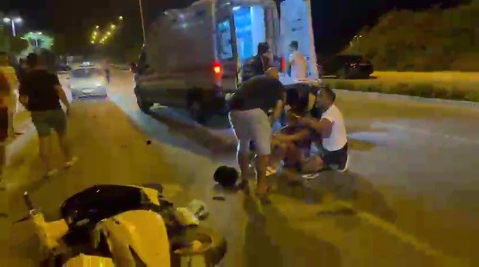 Turistleri Taşıyan Transfer Aracı Turistin Kullandığı Motosiklete Çarptı