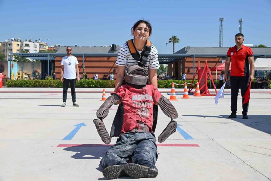 Mersin’de İtfaiye Eri Sınavlarında Adaylar Ter Döktü