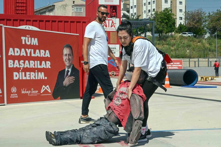Mersin’de İtfaiye Eri Sınavlarında Adaylar Ter Döktü