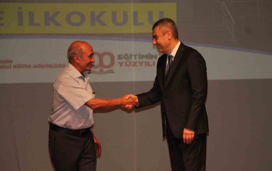 Mersin’de Okul Yaptıran Hayırseverlere Plaket Takdim Edildi