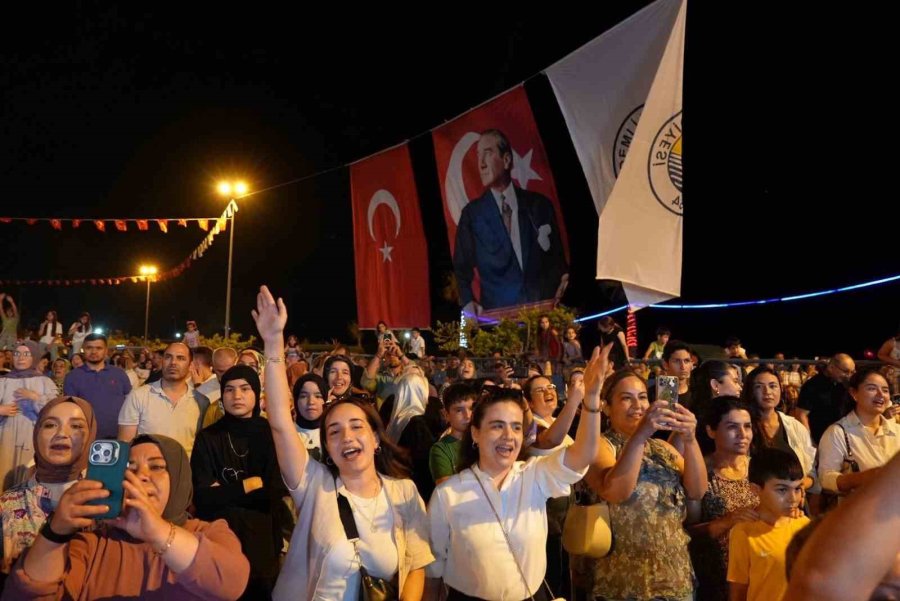 Mersin Erdemli’de Gençlere Unutulmaz Karne Hediyesi