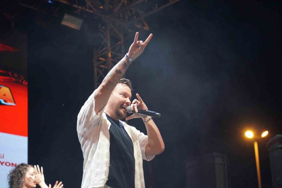 Mersin Erdemli’de Gençlere Unutulmaz Karne Hediyesi