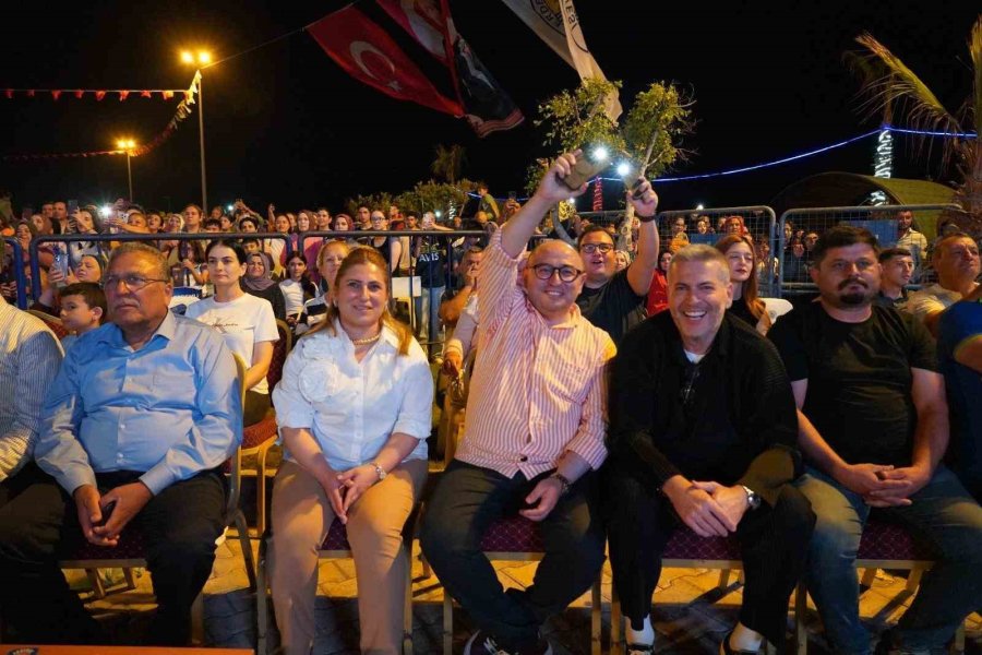 Mersin Erdemli’de Gençlere Unutulmaz Karne Hediyesi