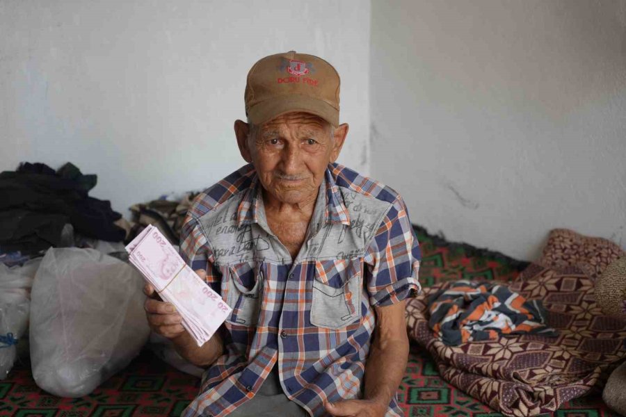 Evde Biriktirdiği Paraları Yangında Kaybetti, İmdadına Merkez Bankası Yetişti