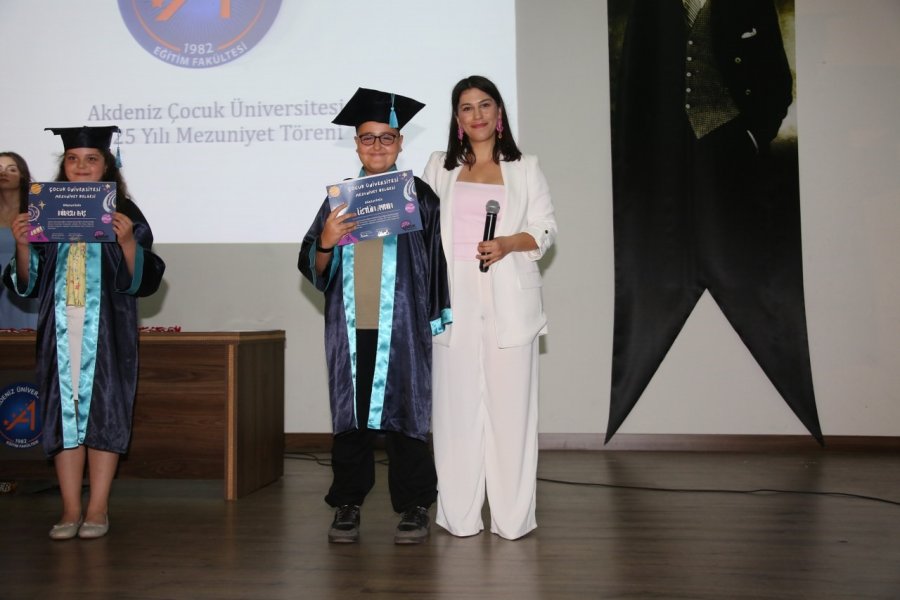 Akdeniz Çocuk Üniversitesi’nde Mezuniyet Coşkusu