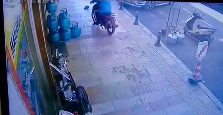 Tüpçü Dükkanından Mutfak Tüpü Çaldı