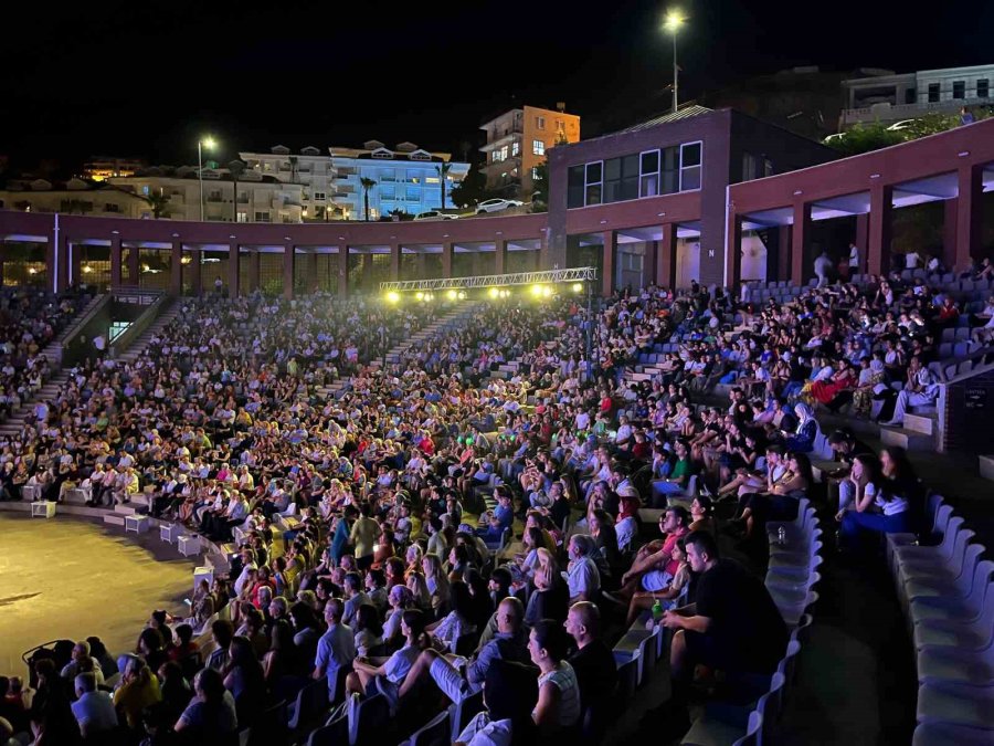 Alanya’da Lise Ve Ortaokul Müzik Öğretmenlerinden Konser