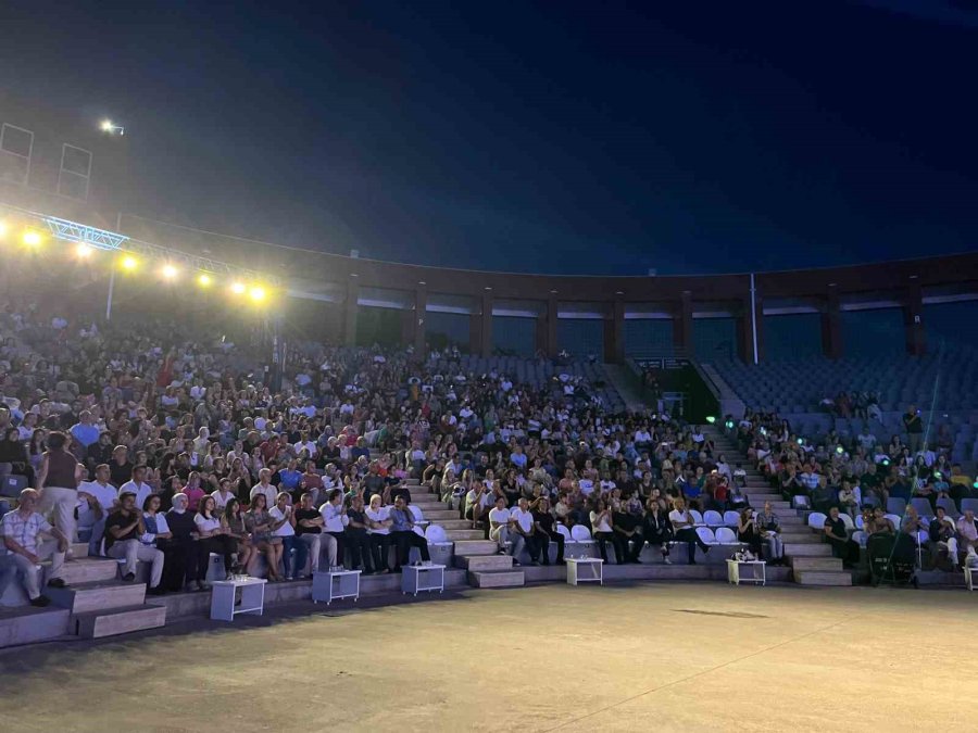 Alanya’da Lise Ve Ortaokul Müzik Öğretmenlerinden Konser