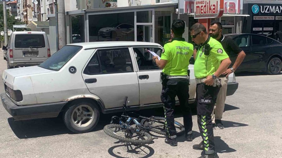 Karaman’da Otomobille Çarpışan Bisiklet Sürücüsü Yaralandı