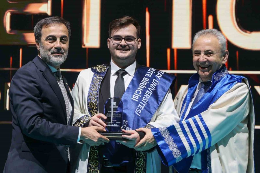 Kto Karatay Üniversitesi’nde Mezuniyet Coşkusu