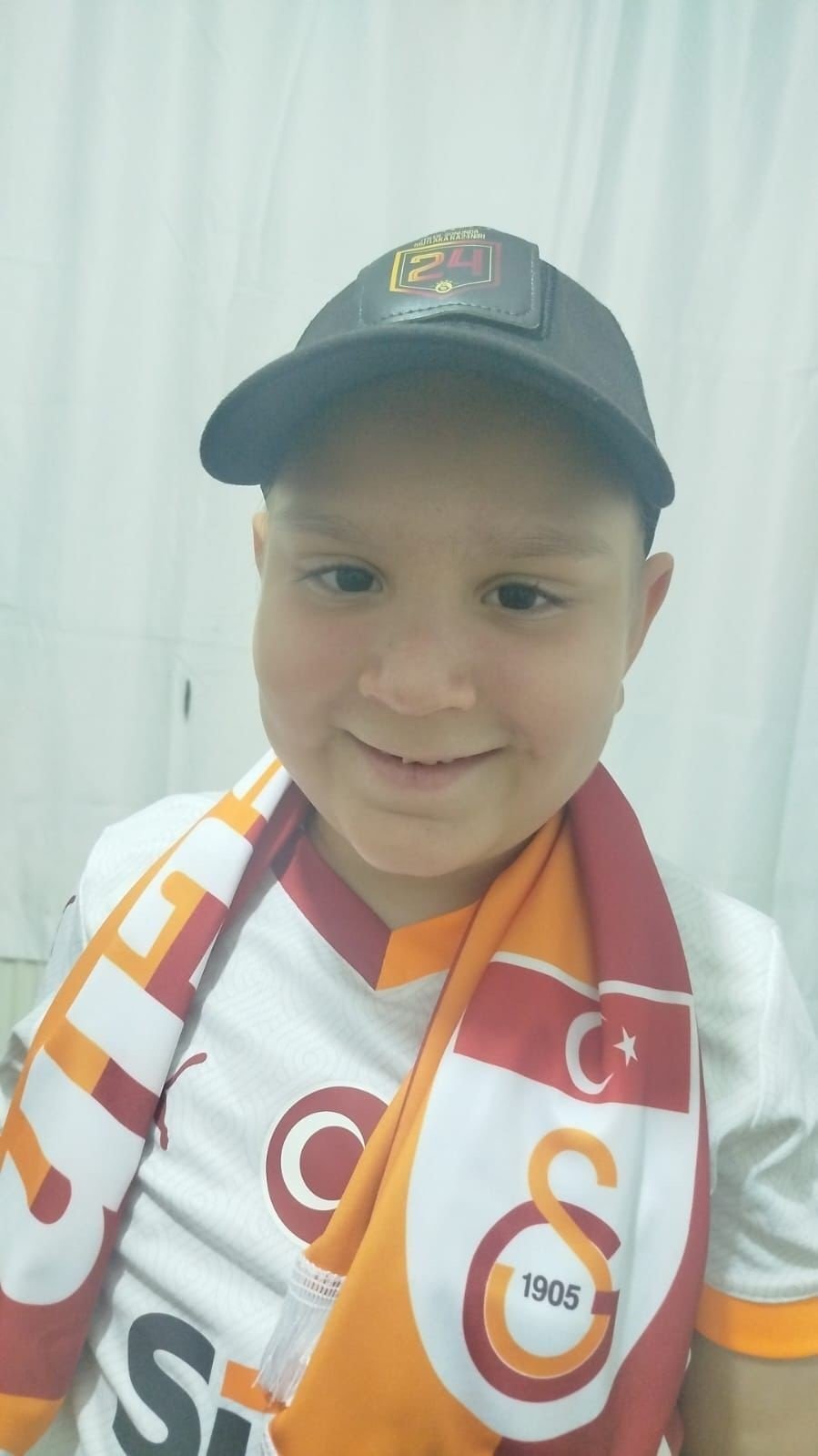 Lösemi Hastası Minik Mustafa’nın Galatasaray Formasıyla Hayali Gerçekleşti