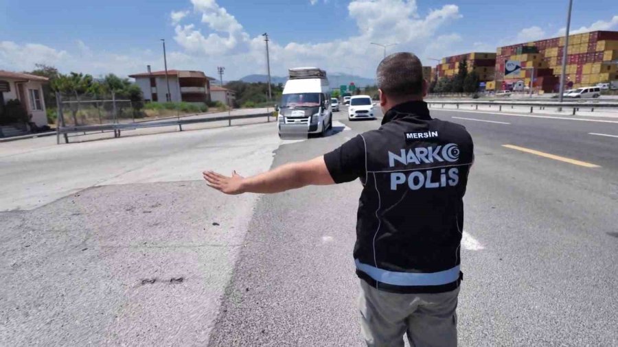 Yün Torbalarında Kilolarca Uyuşturucu Ele Geçirildi: 3 Tutuklama