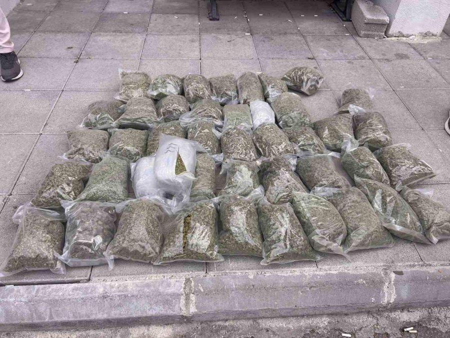 Yün Torbalarında Kilolarca Uyuşturucu Ele Geçirildi: 3 Tutuklama