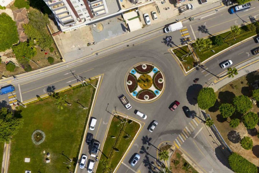 Mersin’de D-400 Üzerindeki Kavşaklara Peyzaj Düzenlemesi