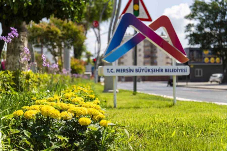 Mersin’de D-400 Üzerindeki Kavşaklara Peyzaj Düzenlemesi