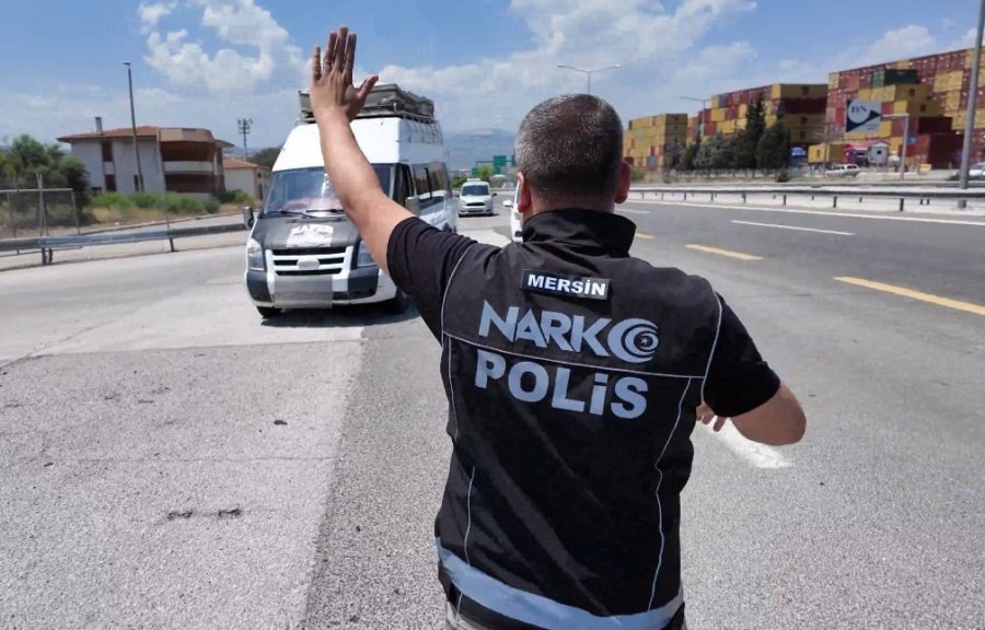 Yün Torbalarında Kilolarca Uyuşturucu Ele Geçirildi: 3 Tutuklama