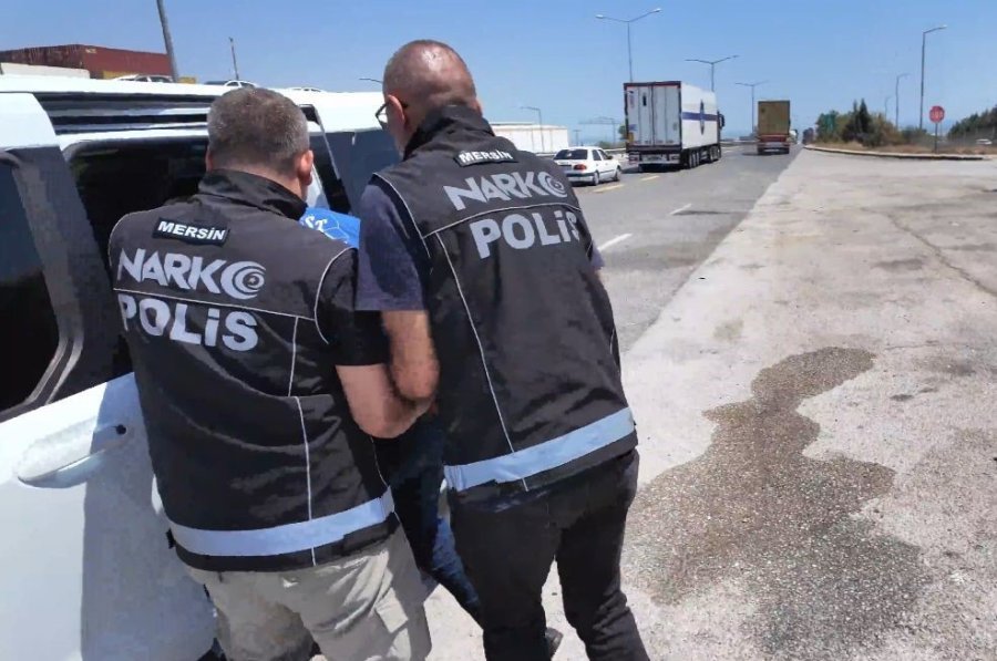 Yün Torbalarında Kilolarca Uyuşturucu Ele Geçirildi: 3 Tutuklama