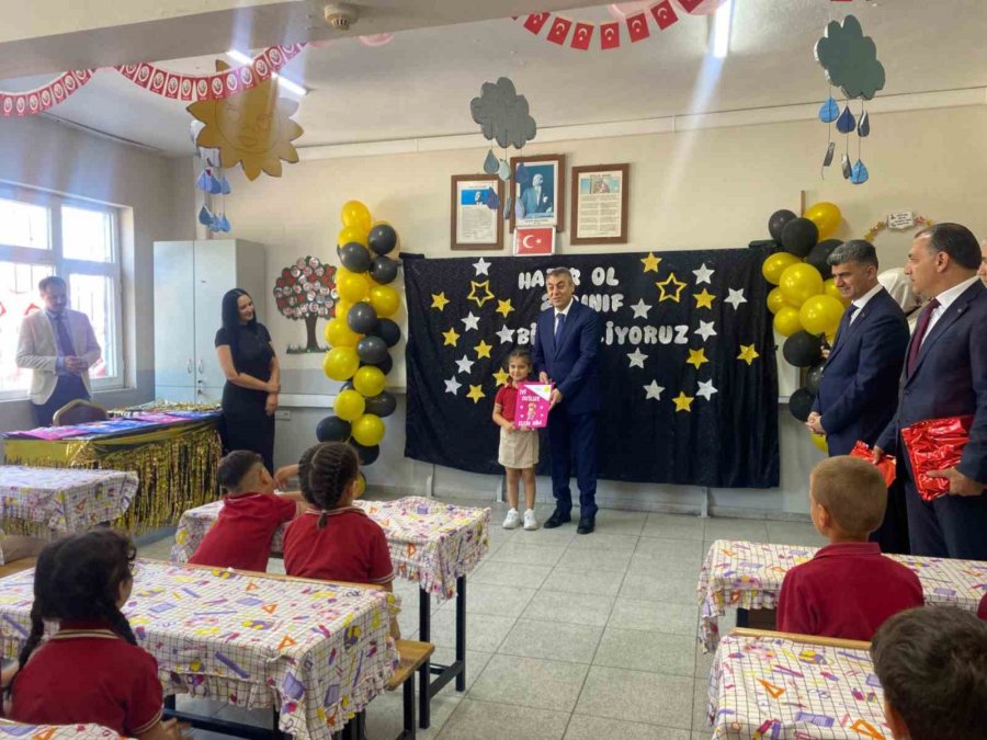 Mersin’de 403 Bin Öğrenci Karne Sevinci Yaşadı