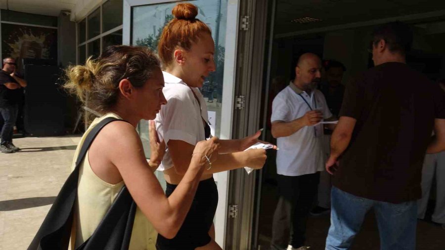 Tüm Veliler Onun İçin Seferber Oldu, Genç Kızın Hayalleri Kulağındaki Takı Yüzünden Yarım Kaldı