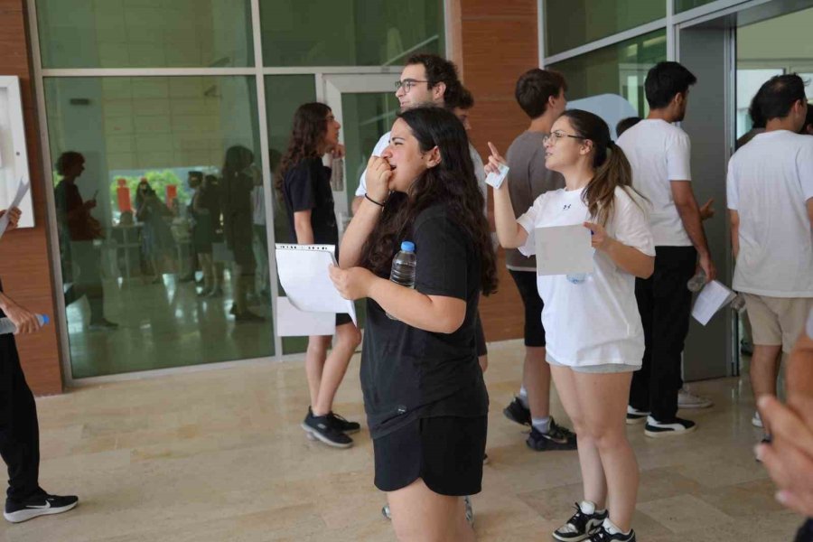 Tüm Veliler Onun İçin Seferber Oldu, Genç Kızın Hayalleri Kulağındaki Takı Yüzünden Yarım Kaldı