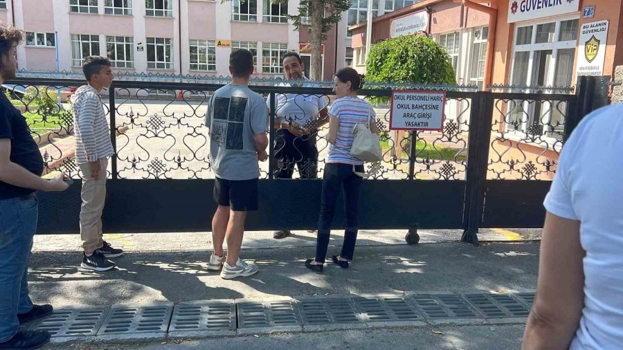 Umutlarına Kimisi Koşarak Yetişti, Kimisi Gözyaşları İçinde Veda Etti