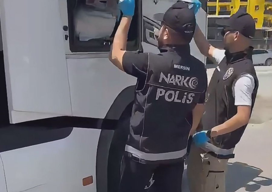 Tırda 18 Kilo Kokain Ele Geçirildi: 3 Kişi Tutuklandı