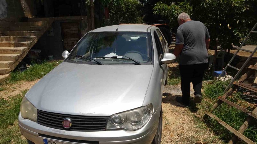 Hastanenin Güvenlikçileri, Hatalı Park Ettiğini İleri Sürdükleri Aracın Önünü Kesti