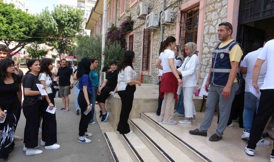 Sınava Yetişemeyince Göz Yaşı Döktü