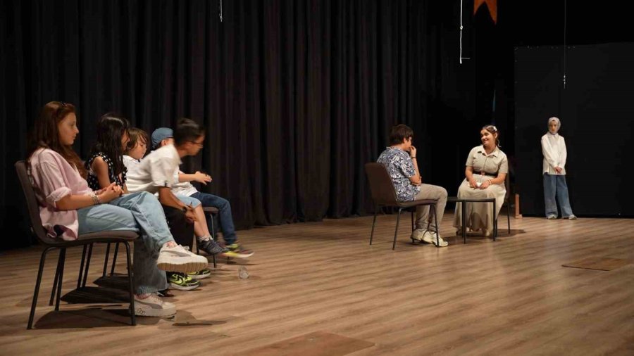 Niğde’de Öğrencilerden İngilizce Tiyatro