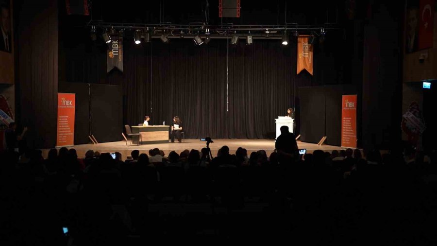 Niğde’de Öğrencilerden İngilizce Tiyatro