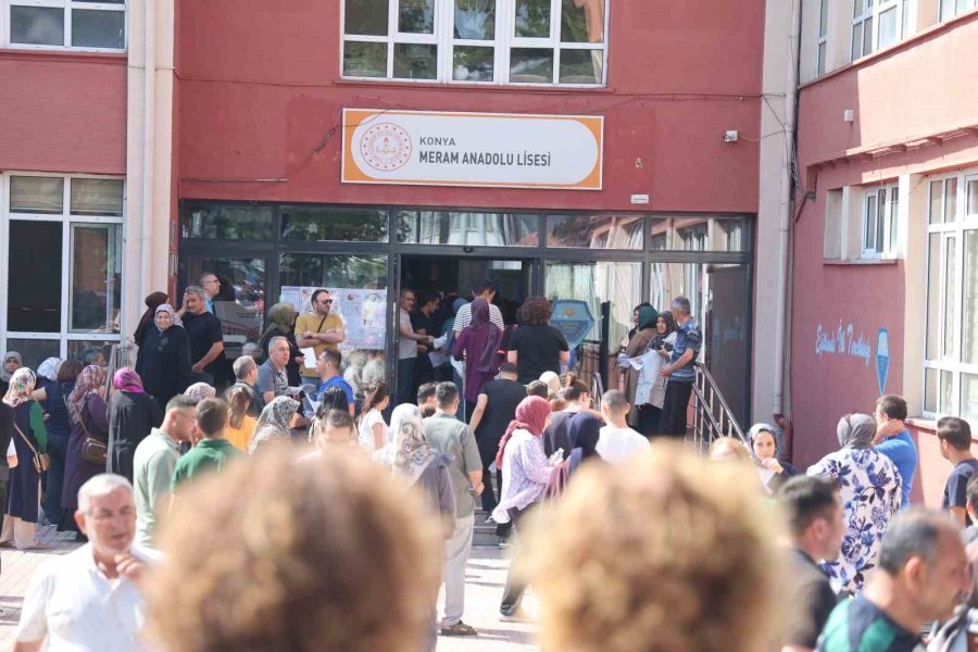 Umutlarına Kimisi Koşarak Yetişti, Kimisi Gözyaşları İçinde Veda Etti