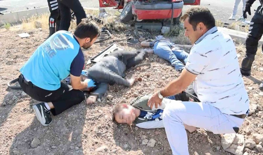 Sınava Giden Araçlar Çarpıştı: 1 Ölü, 4’ü Ağır 10 Yaralı