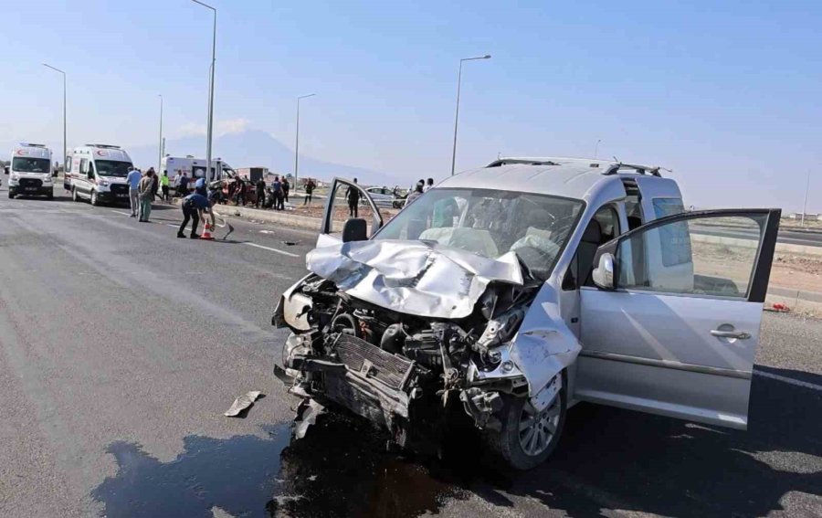 Sınava Giden Araçlar Çarpıştı: 1 Ölü, 4’ü Ağır 10 Yaralı