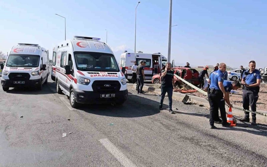 Sınava Giden Araçlar Çarpıştı: 1 Ölü, 4’ü Ağır 10 Yaralı