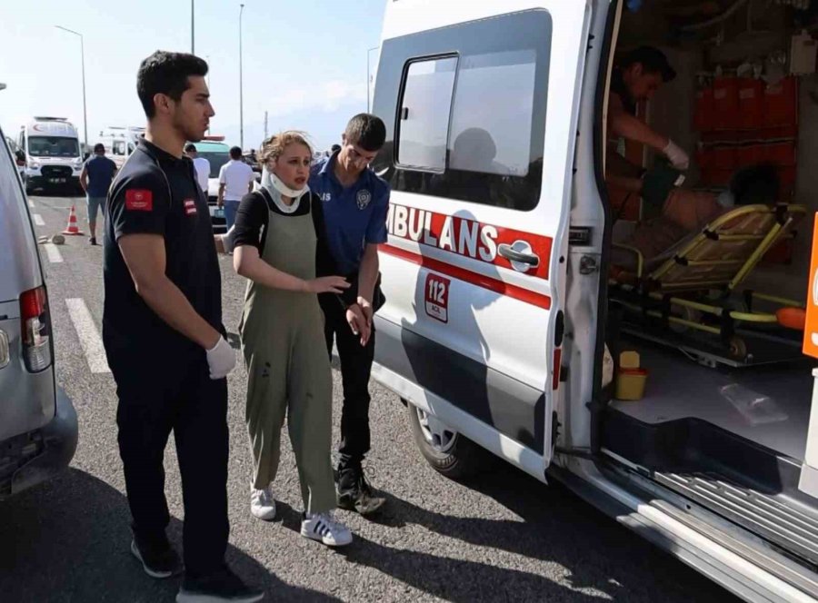 Sınava Giden Araçlar Çarpıştı: 1 Ölü, 4’ü Ağır 10 Yaralı