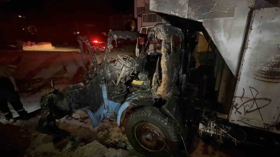 Gazipaşa’da Park Halindeki Kamyon Alev Alev Yandı