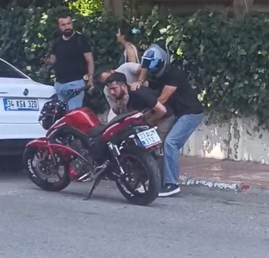 Boğazına Şeker Kaçan Vatandaş Heimlich Manevrasıyla Hayata Tutundu