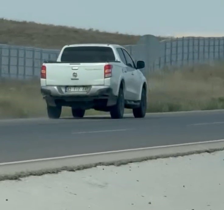 Ters Şeritten Giden Kamyonet Yürekleri Ağza Getirdi