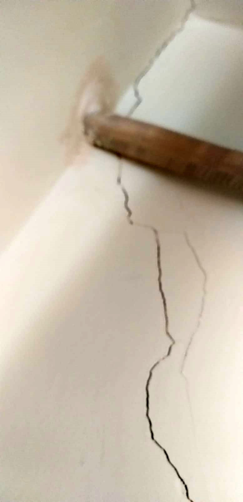 Antalya’da Zemin Kat Kolonu Patlayan 7 Katlı Bina Tahliye Edildi