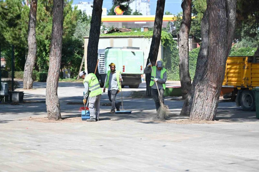Kepez’de Tek Sarnıç Parkı’nda Temizlik Seferberliği