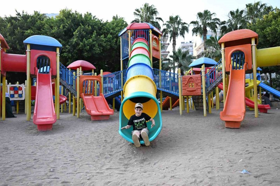 Mersin ’kültür Park’, Halka Çeşitli Sosyal Alanlar Sunuyor