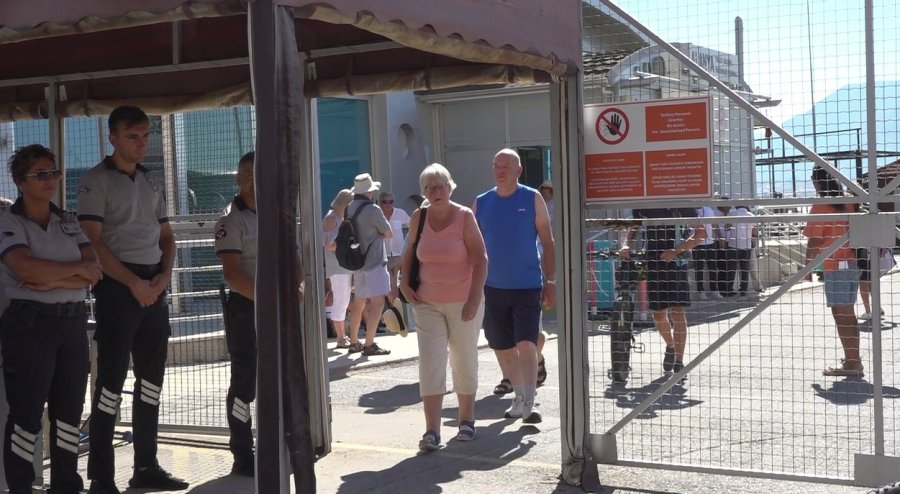 Bin 794 Yolcu 740 Mürettebatlı Dev Gemi Alanya’ya İskelesine Demirledi