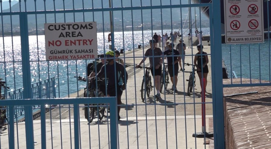 Bin 794 Yolcu 740 Mürettebatlı Dev Gemi Alanya’ya İskelesine Demirledi