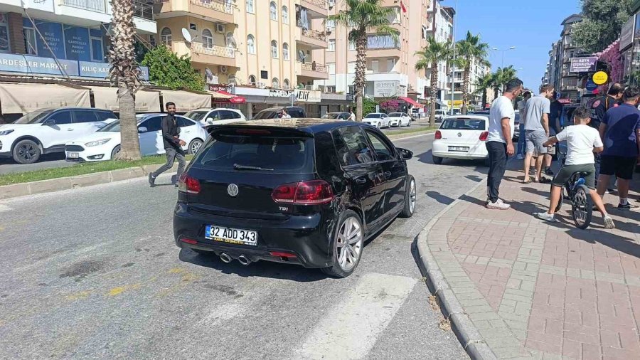 Küçük Kızı, Kazada Hafif Yaralanan Annesinden Ayrılmak İstemedi