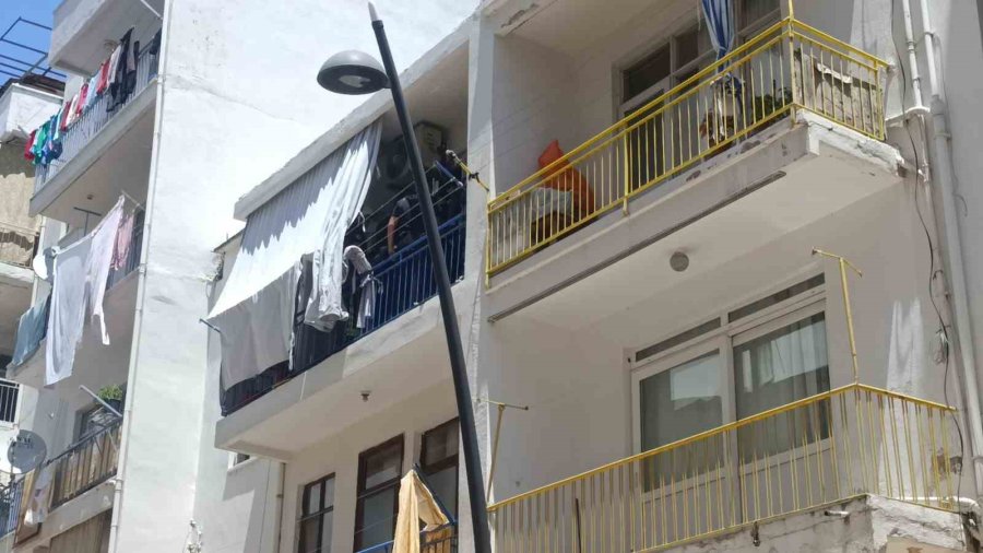 Evini Yakmaya Çalıştı, İtfaiye Ekipleri Alevleri Büyümeden Söndürdü