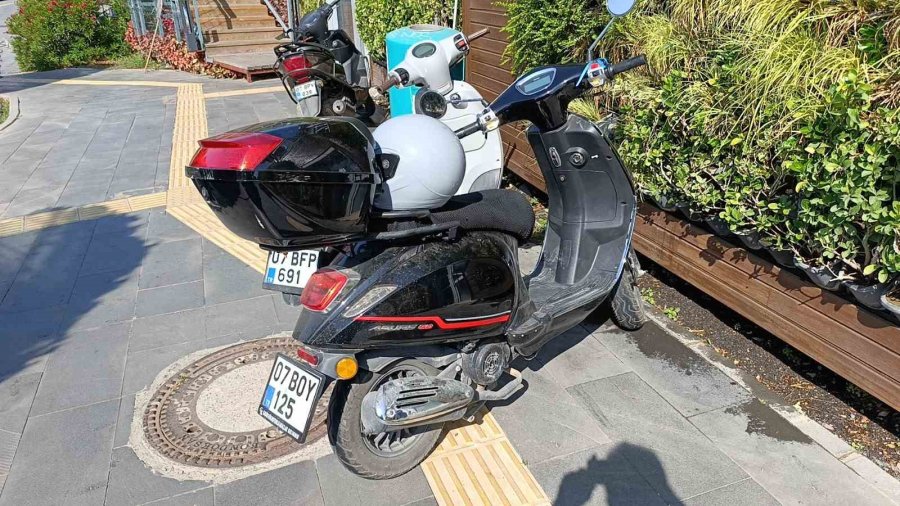 Yola Taşan Su Kazaya Neden Oldu, Motosiklet Sürücüsü Yaralandı